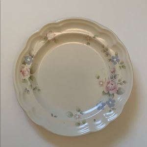 Vintage Pfaltzgraff 7.25” tea rose salad plate